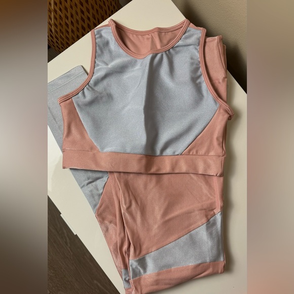 Radiant Rose Leggings & Silver Top: UV Protection for Active Glam - Picture 3 of 5